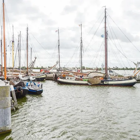Traditional Family * Enkhuizen